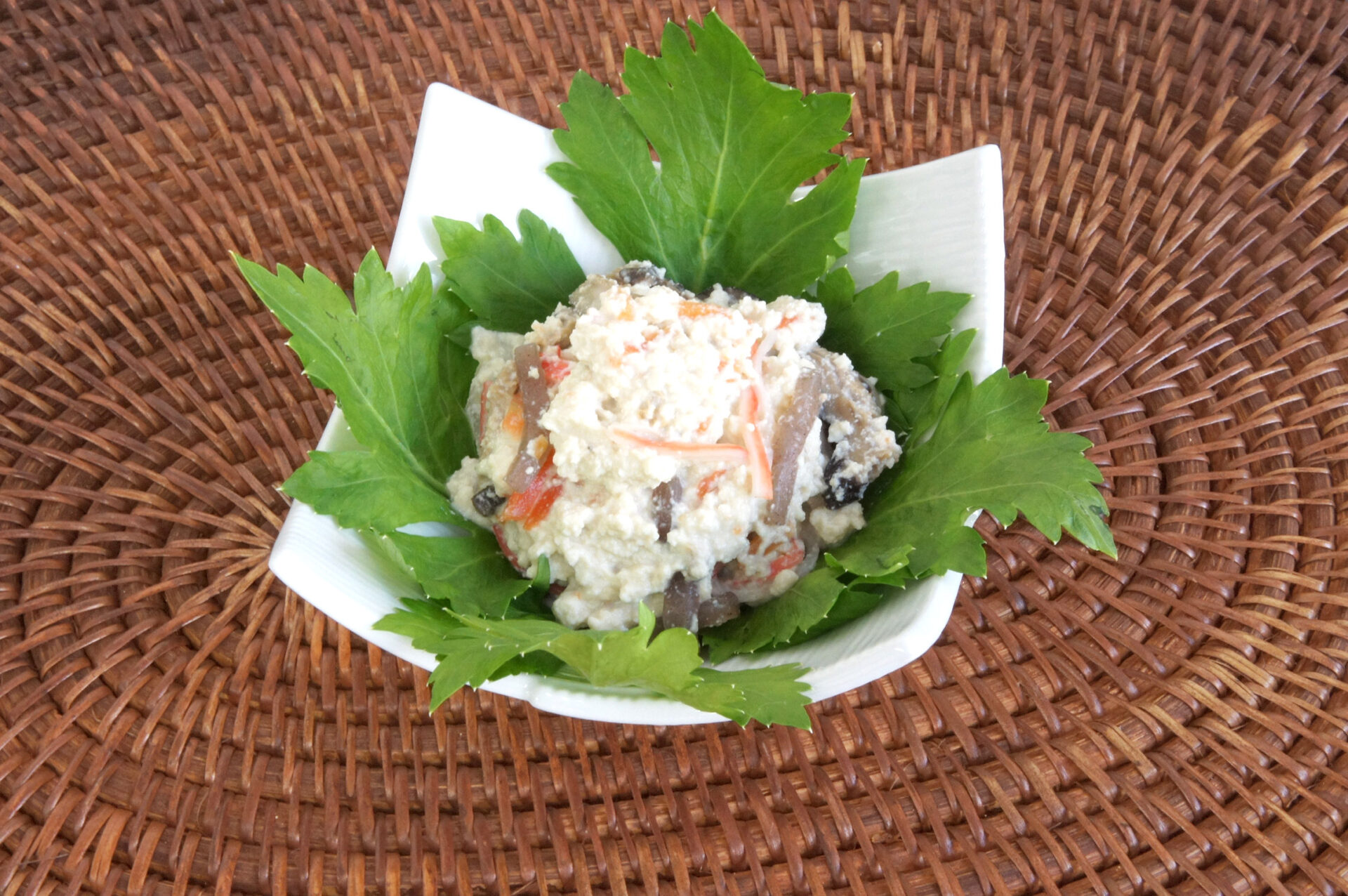 カニ風味かまぼことセロリの白あえ